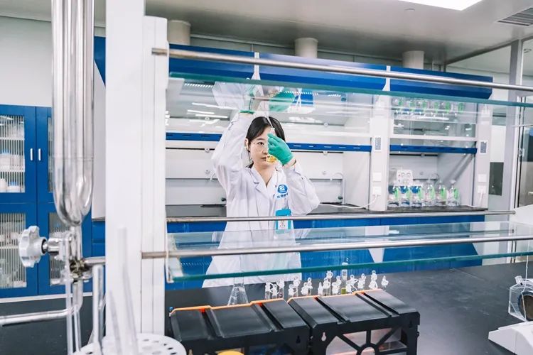 鈥滃仛鑰佺櫨濮撶敤寰楄捣鐨勫ソ鑽€濓紝璁拌€呮帰绉樻櫤鑳藉寲鍖昏嵂浼佷笟鏂板舰鎬